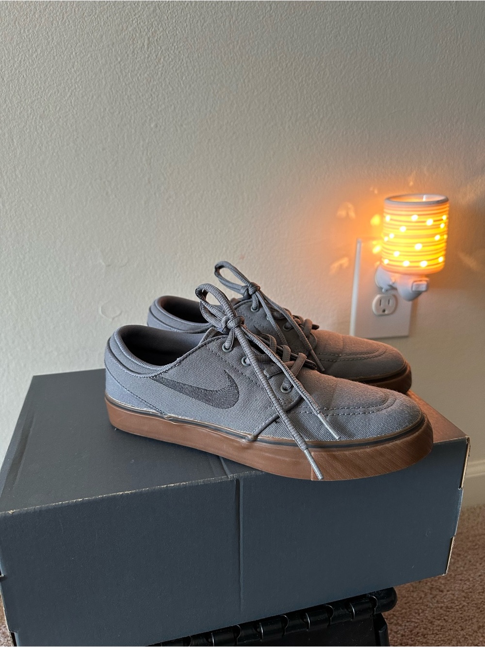 Nike Zoom Stefan Janoski SB GS, Women’s Gray Canvas Low-Top. Women Size 6.5/Y5